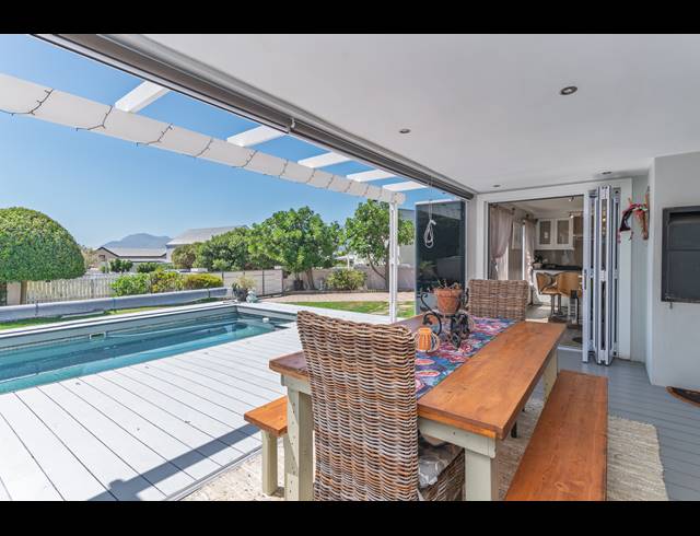 4 BEDROOM FREEHOLD FOR SALE IN BLUEWATER ESTATE